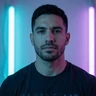 Diego, Rainbet Spieler im Home-Studio, Portrait