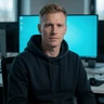 Jonas, Rainbet Spieler im Tech-Office, Portrait